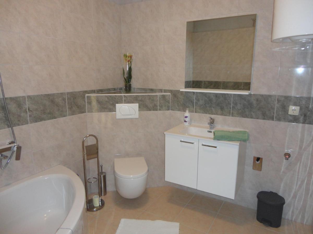 Апартаменти Apartman Bozic Kastel Stafilic Екстер'єр фото